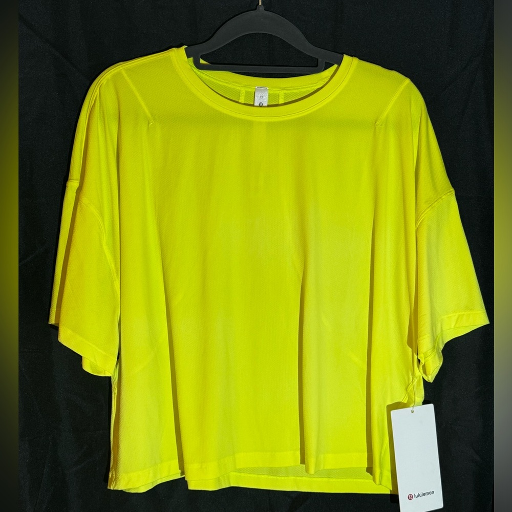 NWT LULULEMON ATHLETICA Abrasion Resistant Training Tee. Size 12 - Picture 3 of 5